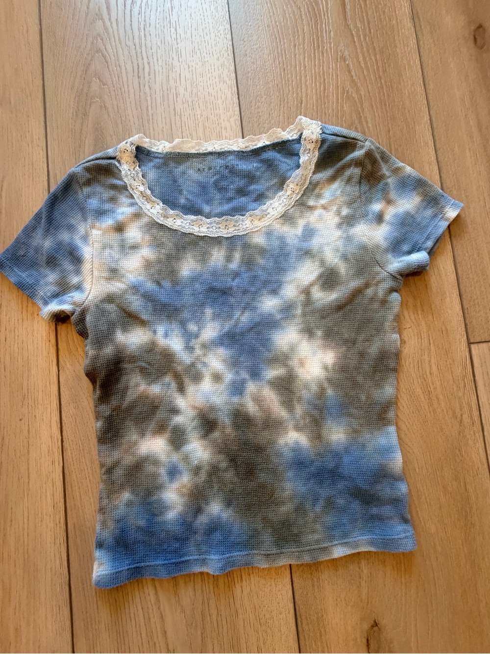 Aeropostale Blue and Cream Tie-Dye Lace-Trim Short Sleeve Tee